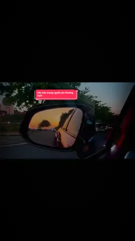 Trong tình yêu càng về lâu về dài càng không tránh khỏi những lúc cả hai bất đồng quan điểm. Những lúc không kìm nổi tức giận mà to tiếng với nhau. Quan trọng là sau những cơn dỗi hờn ấy, chúng ta hiểu nhau hơn, trân trọng nhau hơn, cũng biết sợ mất nhau hơn. Tình yêu không phải là cuộc chiến thắng - thua,  hay phân trần ai đúng - ai sai.  Mà là ai vì ai mà cố gìn giữ.  Chỉ cần một người muốn giữ, một người thiết tha ở lại. Sẽ chẳng bao giờ có rời xa.   