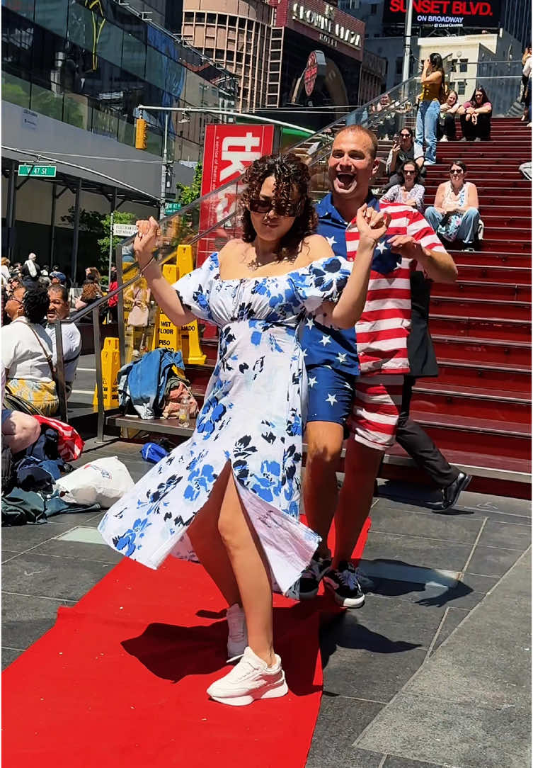 Who lit up the red carpet more? 1-🕺2-💃 #RedCarpetBoy 