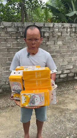 Combo 10 bịch giấy ăn Sipiao ạ. Em Khang cảm ơn các cô chú nhiều #giayansipiao #sipiao #xuhuong 