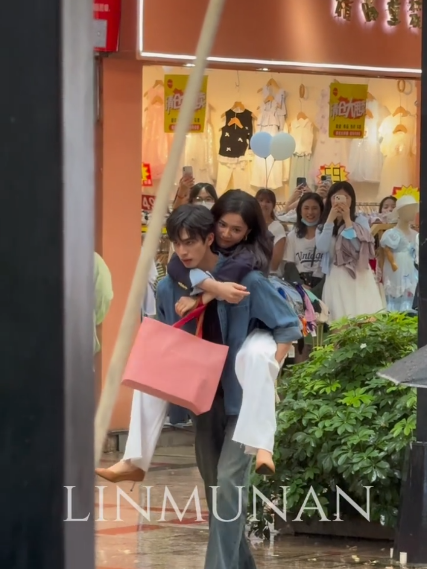 คนอยู่ตรงนั้นคือเขินแทนไปละ 555555 #จางจิ้งอี๋ #ซ่งเว่ยหลง #loveforyou #野狗骨头 #Zhangjingyi #SongWeilong 