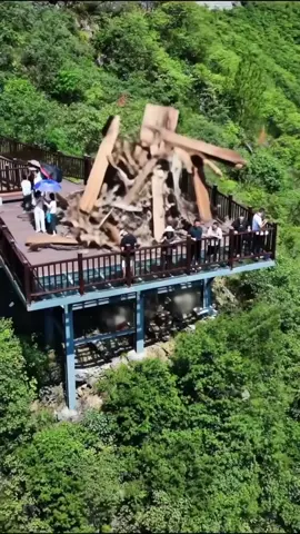 #tiktok #tiktoknews #creatorsearchinsights #tik_tok #foryoupage #disaster #collapse #mountains #viral 