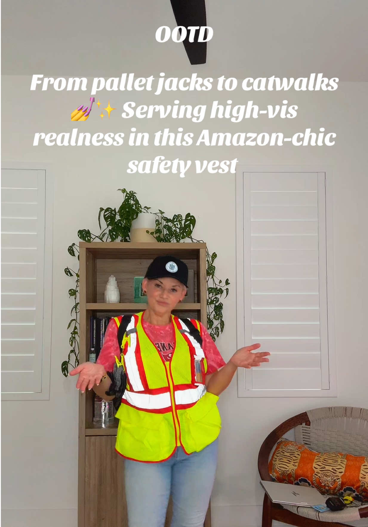 Clocked in but still slayin’ #WarehouseBaddie #OOTD #HiVisButMakeItFashion #womeninmensfields 