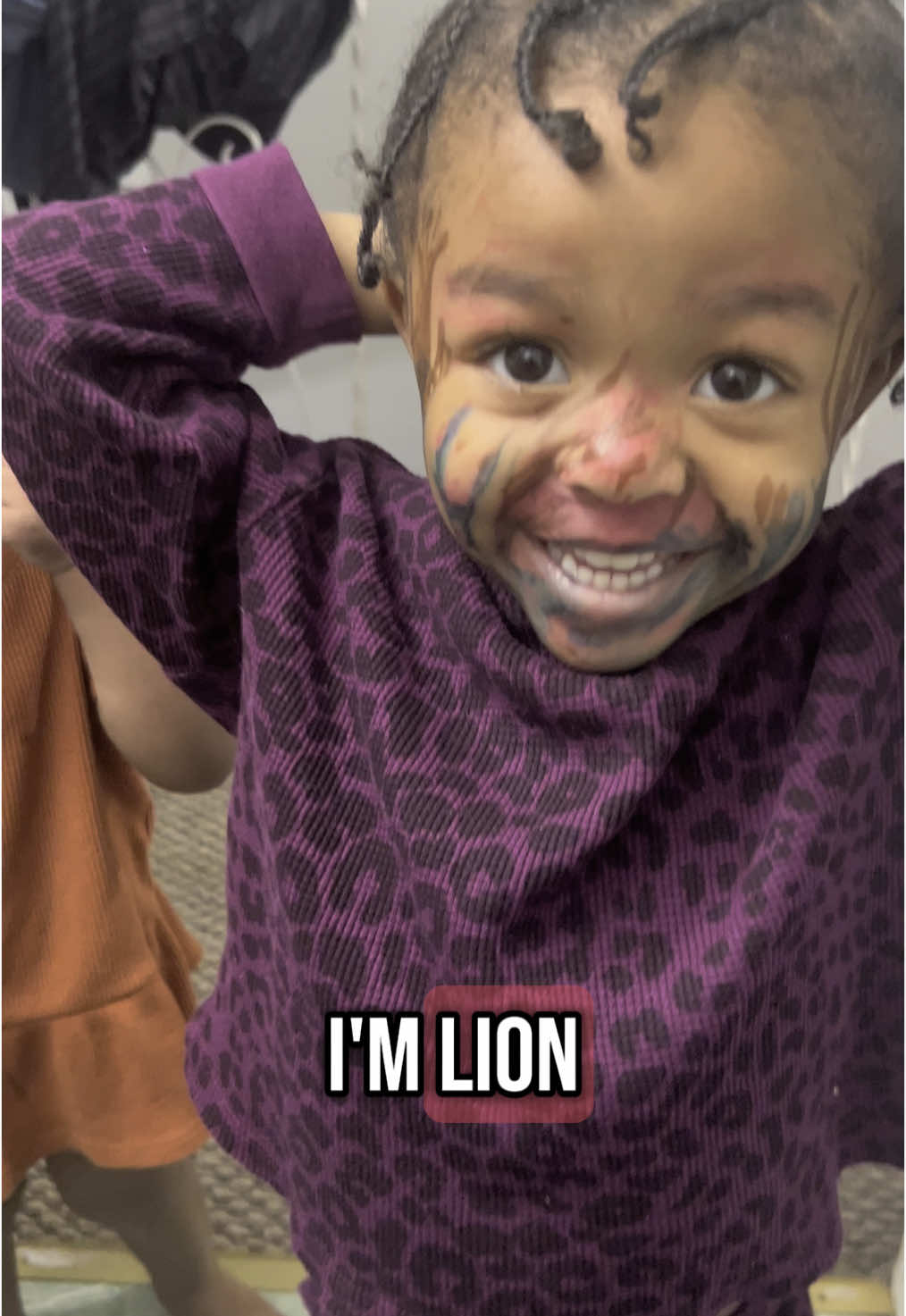 The joys of motherhood 🤣 #themonroesisters #skymonroe #snowmonroe #funnytoddlers #sisters #momlife #momtok