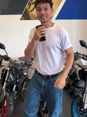 FAZER FZ15 ABS CONNECTED une performance e economia pra uma pilotagem única.