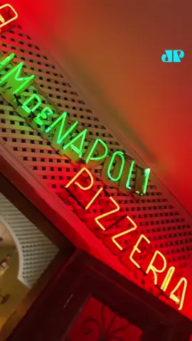 No coração da Vila Buarque, região central da capital paulista, o sabor de gerações resiste com muita sofisticação e bom gosto no Jardim de Napoli, tradicional restaurante de comida italiana que o Guilherme Barbosa foi visitar em mais um passeio do #MatchdeSabor. Vem ver TUDO o que ele experimentou por lá e já SALVA essa dica incrível! 📺 Confira na JP News e Panflix #JardimdeNapoli #dica #dicarestaurante #restaurante #comidaitaliana #SP #ondecomerSP