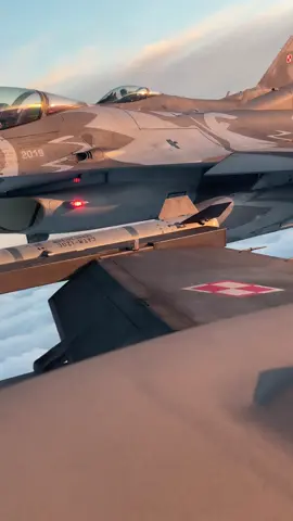 Pewnego razu nad Polską 🇵🇱 F-16 ⬜️🟥 🟥⬜️ #lotnictwo #wojsko #aviation #aviationphotography #f16 #fighterjet #f-16 #polska #polishairforce 