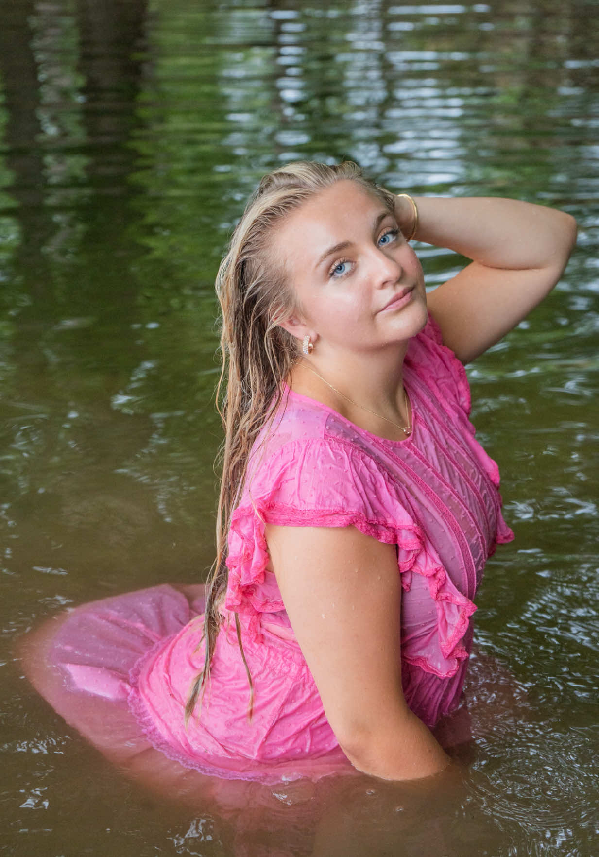 the most amazing and fun session in a while! don’t be scared to get in🩷🩷 #photoshoot #photography #photographer #lakephotoshoot #seniorpictures #classof2026 #pink #makeup #sony @MAL MAL 💝 