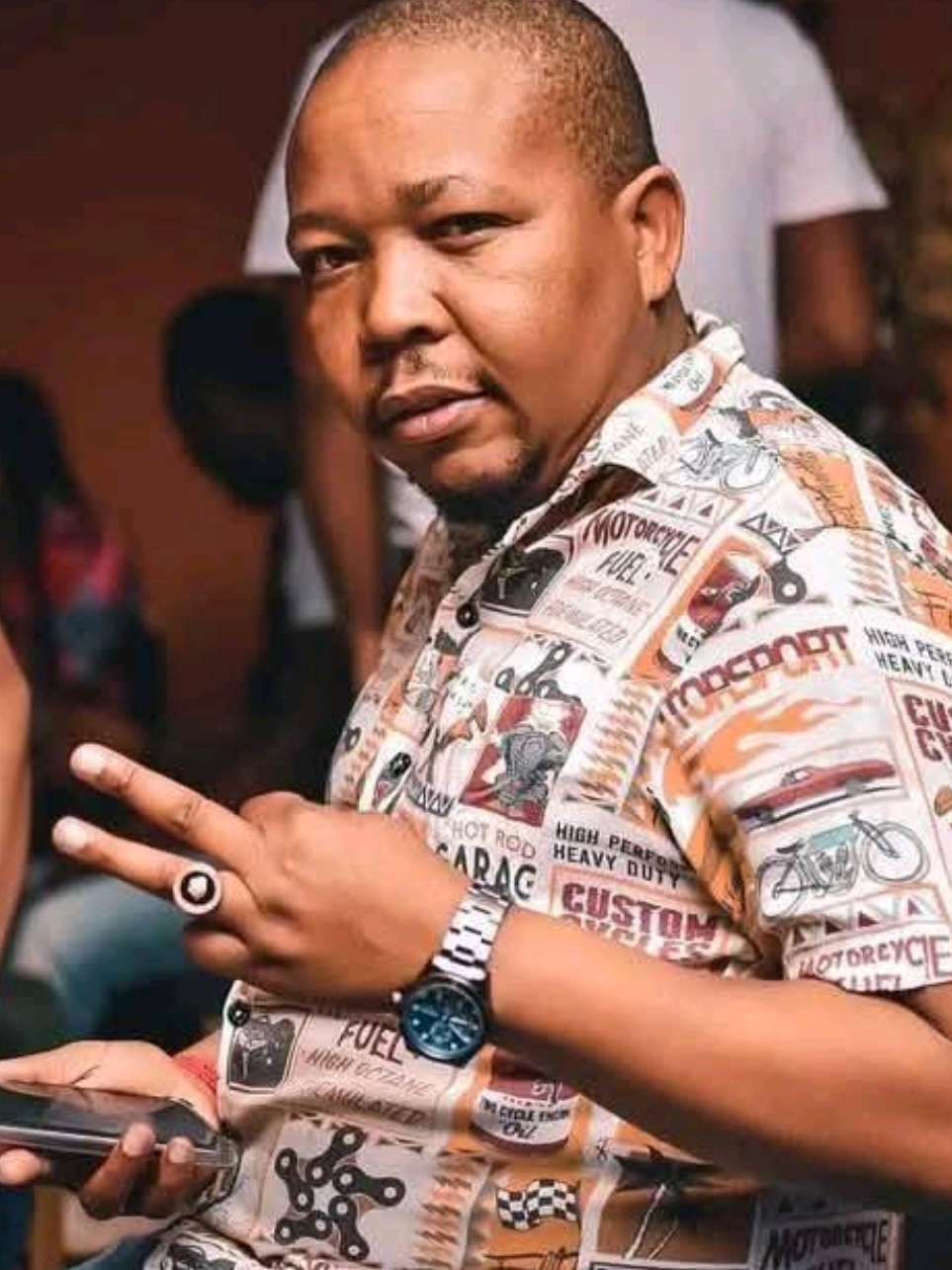 Famous but not a celebrity, gracefully gifted but not arrogant. Soft spoken, teacher and humble. Last Number, dilo stele dilo stofong 012 #rip Press 🕊🕊🕊
