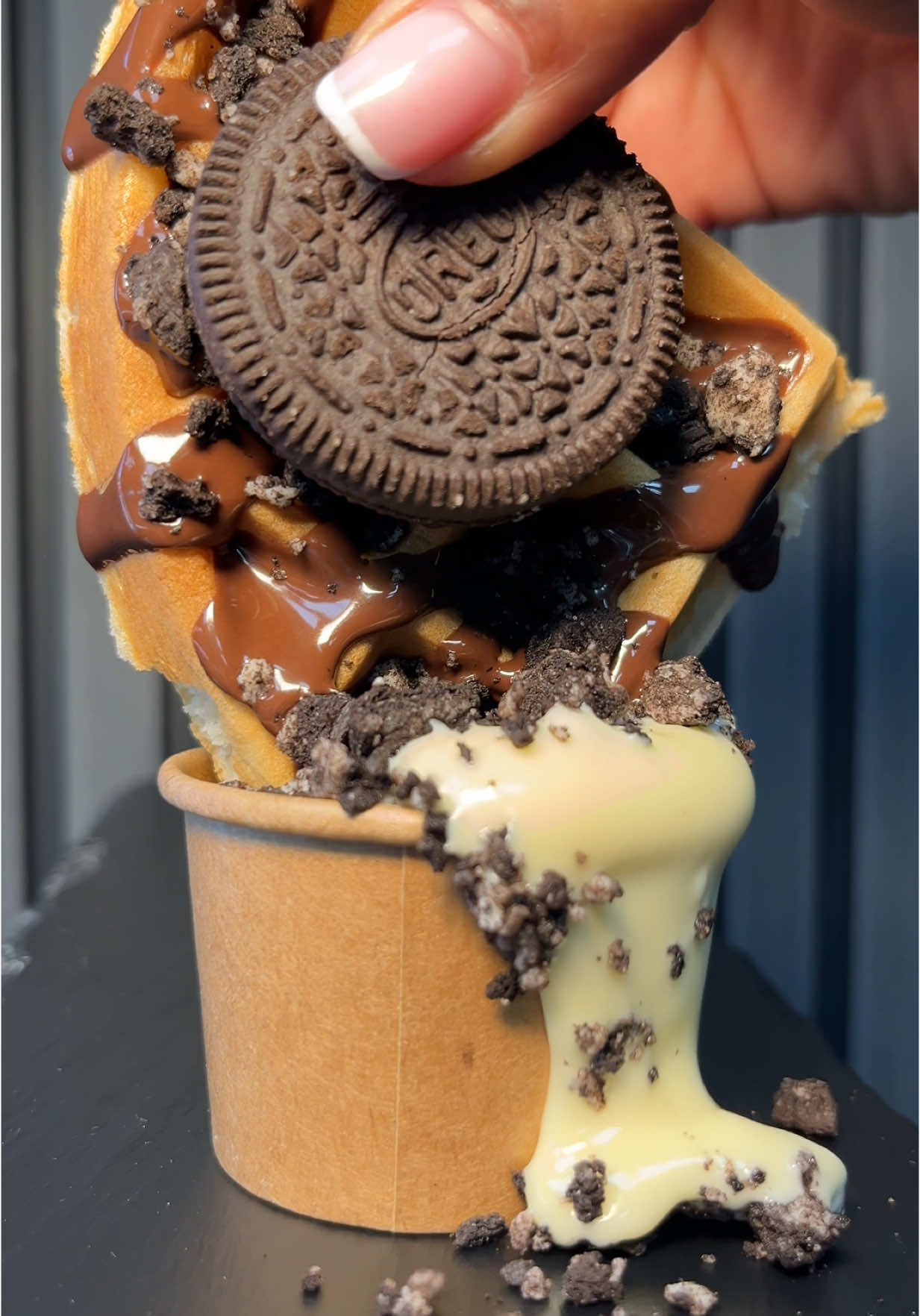 white choc + oreo waffle combo for the win😍🤌 #dessert #dessertshop #waffle #oreo #whitechocolate #asmr #newcastleupontyne #dipping 