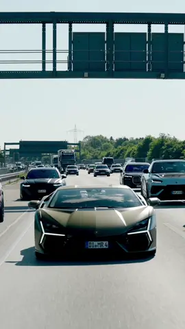 Jetzt auf YouTube ‼️War unsere Anfahrt beim MYLE Festival 2025 übertrieben❔ Omid hat unsere Crew in das „A-Team“ getauft und unsere Mission war euch unsrer Community ein Lächeln ins Gesicht und ein funkeln in eure Augen zu zaubern, ist uns das gelungen? Was war euer Highlight vom myle Festival @Omid Mouazzen @florianf12 @GlanzK  _______________________________________________________ #Lamborghini #LamborghiniStyle #Lamborghinimünchen #OfficialDealer #exoticcars #hypewhip #carwithoutlimits #speedtail #carsdaily #cargram #instacars #caraddict #carfluencer #carblogger #trendingreels #petrolhead #girlswithcars #cargirl 