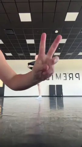 💕1,2,3,4,5,…….6,7!!!💕 another lesson with @bella  💙🤍🩷 #turns #legs #dance #iowa #waukee #newtrend? #fakebodyy⚠️ 