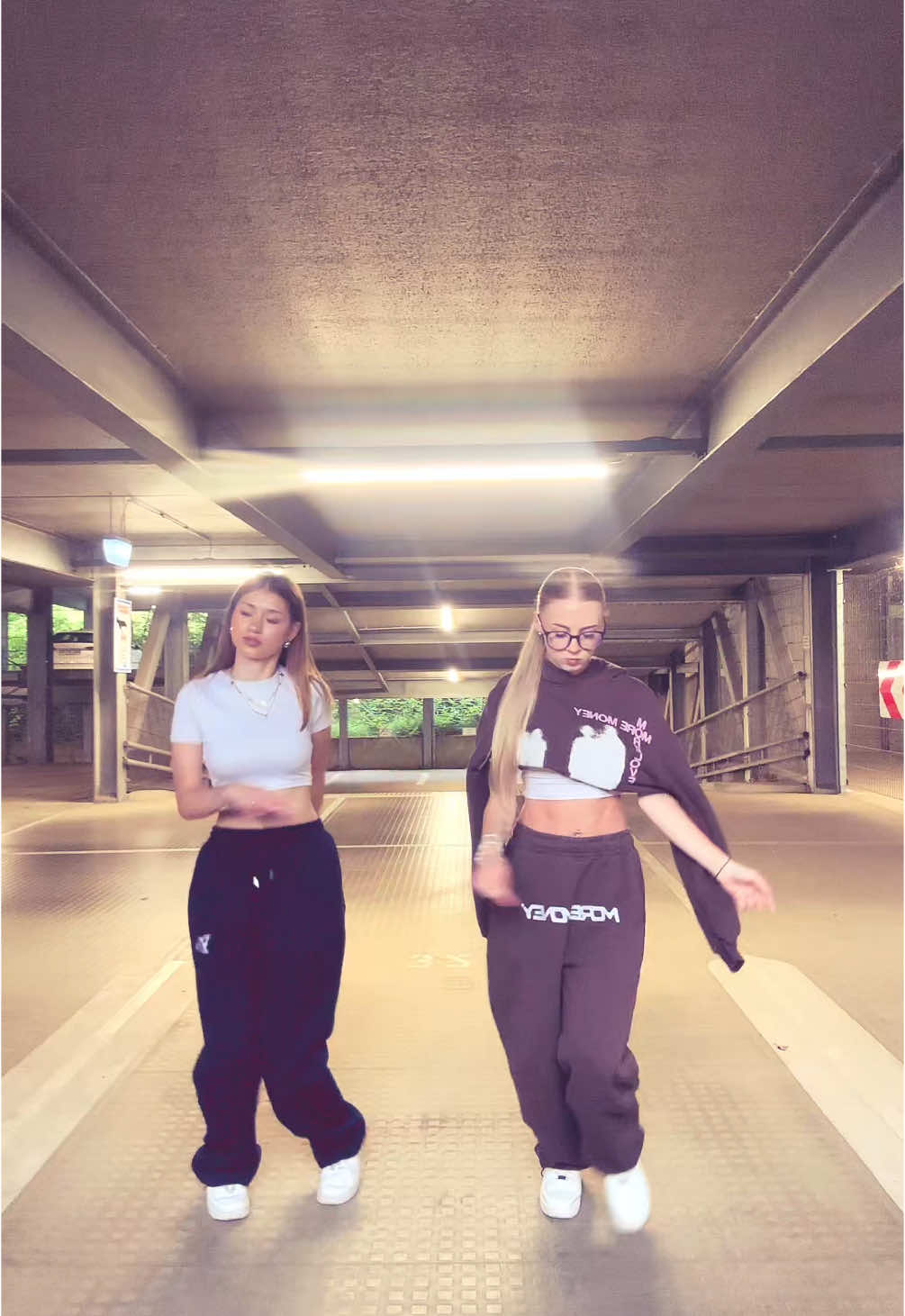 @j✨ #foryouu #dancee #goviral dc: @Emily 