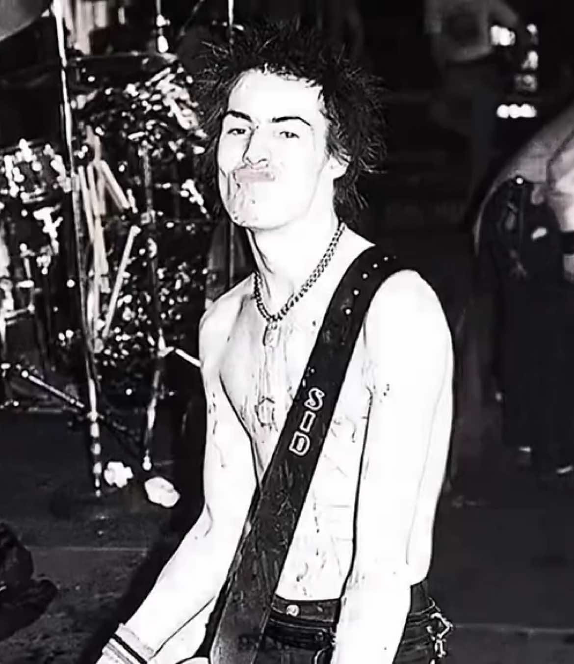 | #SIDVICIOUS | me trying to figure out an editing style like #sidviciousedit #godsavethequeen #UK #punk #punkrock #70s #70smusic #music #bassist #fy #fyp #foryou 