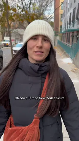 Secondo me lei è troppo spensierata e faccio fatica a lasciarla sola in metro, ma allo stesso tempo non ha tutti i torti #travel #storytime #newyork 