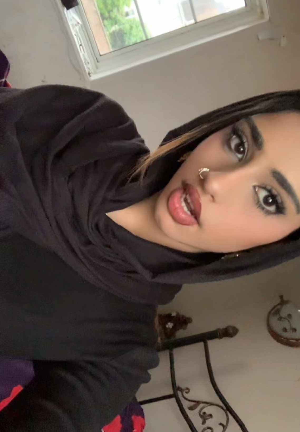 my single toe poking at the end LOL #fyp #hijabi #creatorsearchinsights 