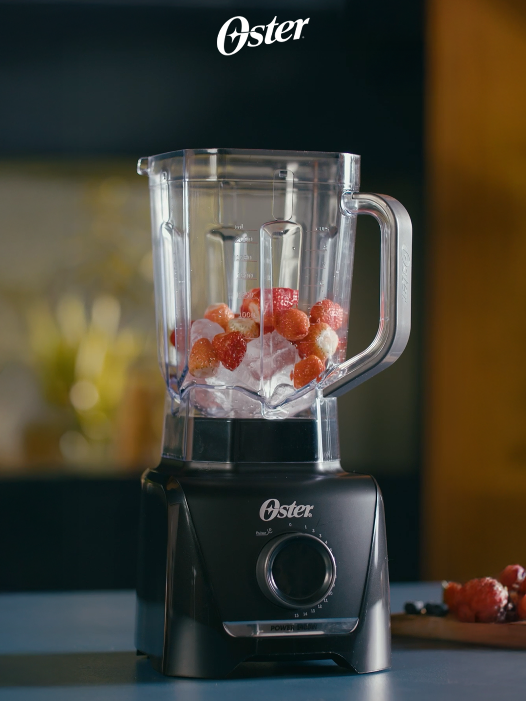 Mais que um liquidificador, é potência para quem faz mais. Com 1400W de potência, 15 velocidades + função pulsar e copo com 3,2 litros de capacidade, o Liquidificador 1400 Full Oster foi feito pra quem não quer perder tempo e não abre mão de desempenho! Sua rotina merece a força e praticidade de um verdadeiro liquidificador Oster. #Oster #LiquidificadoresOster #OPoderParaFazerMais