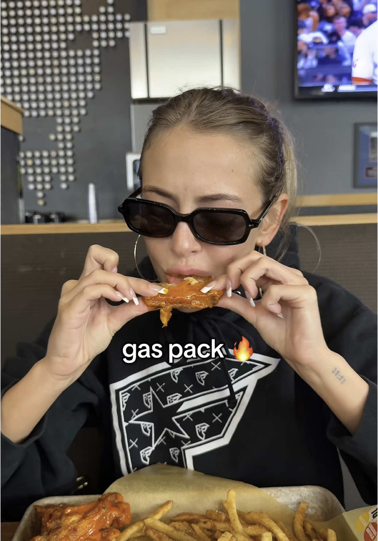 Sunny: 23 Jazzy: 20 Monday- Thursday dine-in only !! #buffalowildwingspartner 