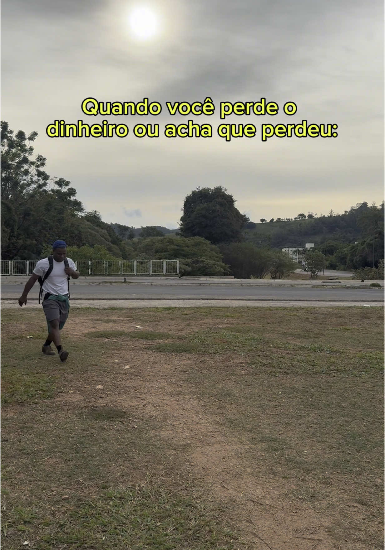 Quando você perde o dinheiro ou acha que perdeu : 💸 Você já achou dinheiro na rua? Ou só perdeu mesmo? Hoje em dia, com o Pix, o máximo que a gente encontra é um comprovante voando! 😂 🗣️ Conta aí: 👉 Já perdeu? 👉 Já achou? 👉 Ou só passou vergonha? Conta aí nos comentários! 👇 #NossaVidaColorida #HumorDaVidaReal #CoisasDeMãe #PixNãoSePerde #CadêMeuDinheiro #EngraçadoPorqueÉVerdade #ComédiaFamiliar #AchadosEPerdidos #fyp #fypシ #meme #viral #foryoupage 