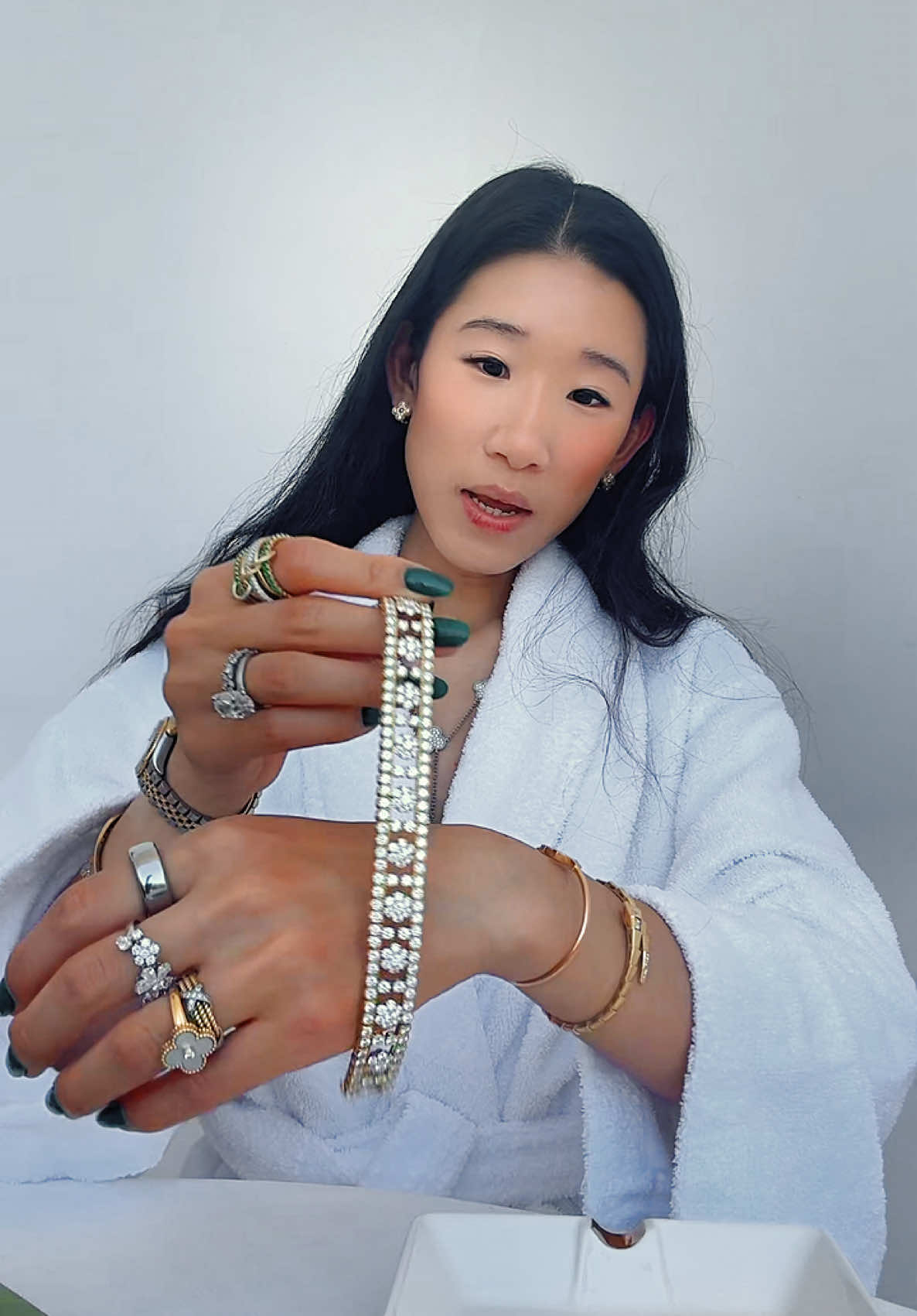 Put on my jewelry with me! #capri #bookreccomendations #vancleefarpels #vancleefbracelet #vancleef #vancleefalhambra #vancleefnecklace #jewelrytour #luxuryjewelry #designerjewelry #cartierlove #bvlgari #tiffanyandco #jewelrytok #jewelrytiktok 