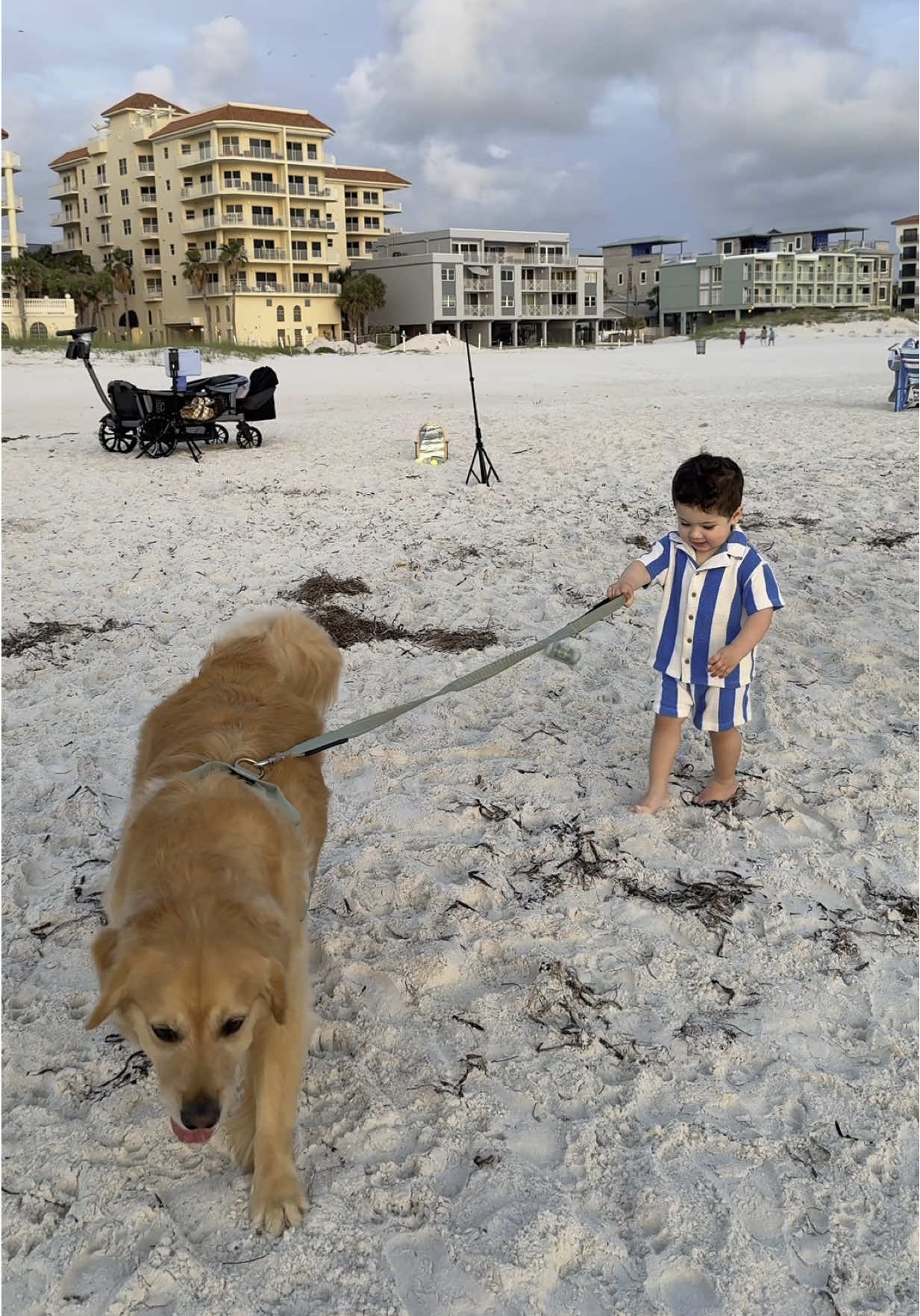 When your first baby becomes best friends with your second baby…🥹