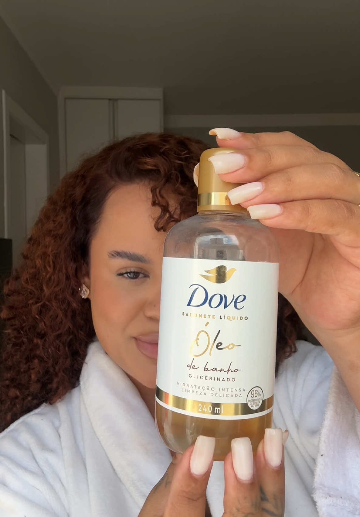 Meu momento favorito do dia é o banho e agora eu tenho a experiência de um banho luxuoso todos os dias com o meu novo Dove Óleo De Banho Glicerinado. Ele proporciona uma limpeza delicada e ainda hidrata intensamente a pele. Eu simplesmente estou amando essa novidade de @dovebrasil que me deixou sem palavras e se faltam palavras, é banho Dove!!!! ✨ #BanhoDove  #DoveÓleoDeBanho #DoveSabonete 