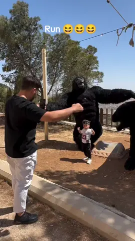 😆😆😆😆 #trendingvideos #funnyprankvideos #viralvideo #viraltiktok #arabprank #fypシ゚viral #foryoupageofficiall  #fyp 