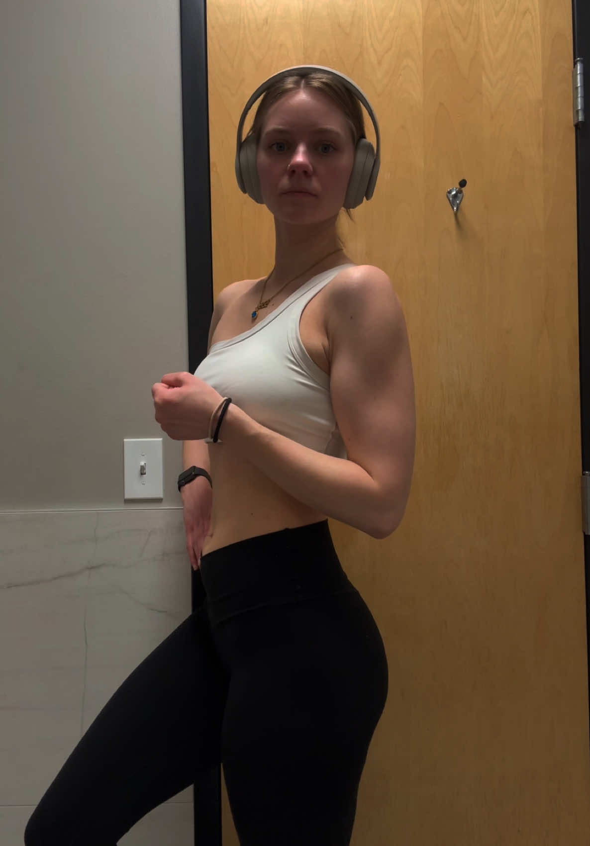 shoulder and tris ✅  #GymTok #GymLife #armdayworkout #Fitness #fitnessmotivation #liftingweights #gymgirl #foryoupage 