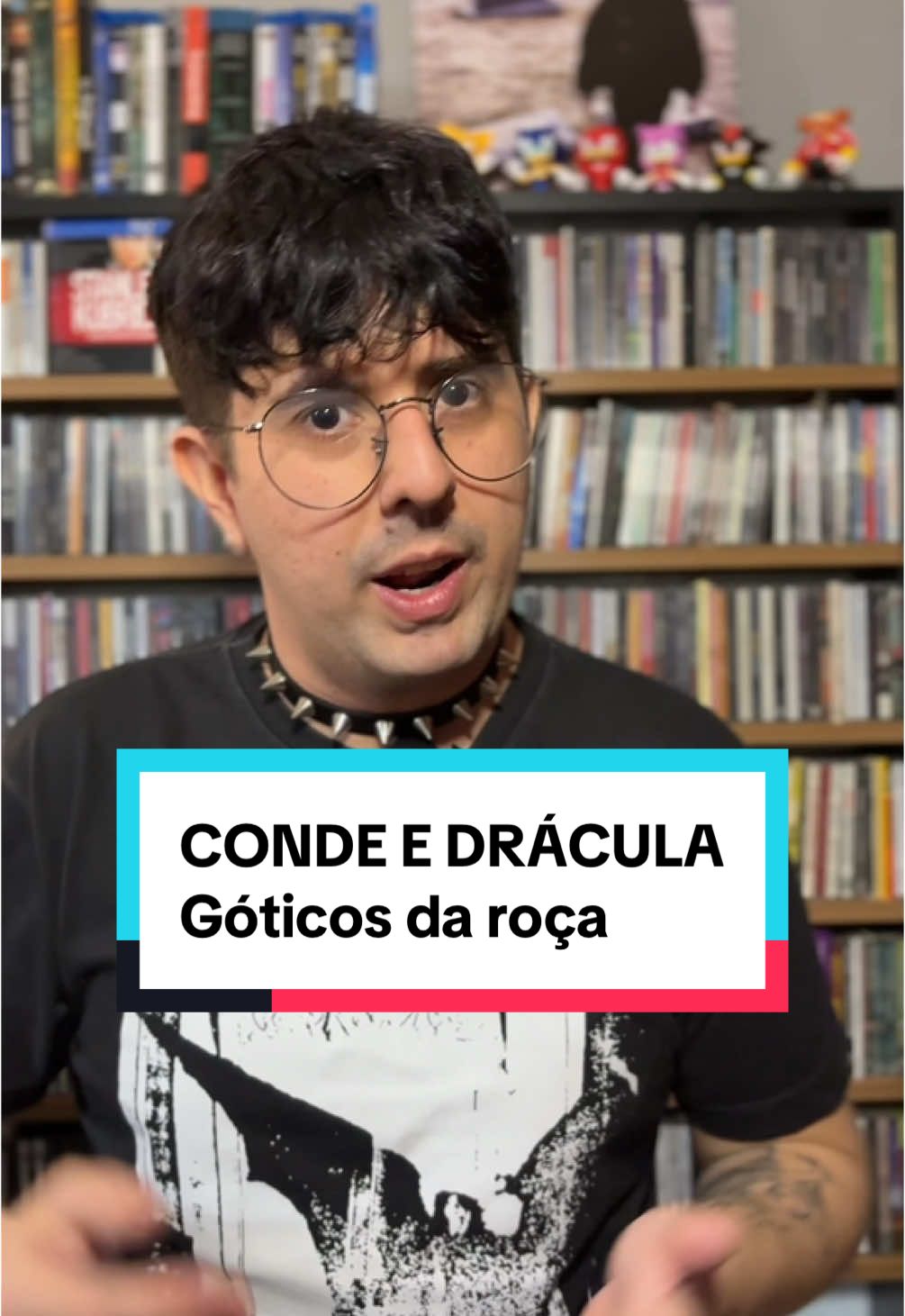Dá pra ser gótico e morar na roça? Em 1976 uma misteriosa dupla sertaneja fez algo inimaginável: um disco de sertanejo repleto de referências ao imaginário vampiresco, tanto nas letras quanto no som. Tem até uma versão pra um poema de um escritor muito conhecido por quem gosta de dançar na escuridão. Você conhecia esses queridos? #dracula #vampiro #vampire #goth #gotica #gothgirl #gothboy #edgarallanpoe #poe #sertanejo #musicasertaneja 
