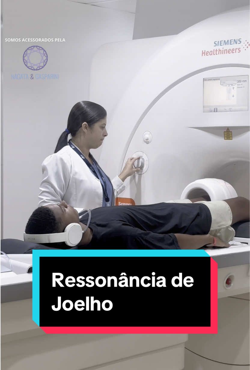 ⚽ Se machucou no fut e tá com dor no joelho? Fica tranquilo! A ressonância magnética de joelho é o exame mais indicado pra investigar lesões com precisão, sem dor e sem agulha! 💥 🔍 Com ela, o médico consegue ver: ✔️ Cartilagens ✔️ Ligamentos ✔️ Tendões ✔️ Ossos e músculos ✔️ Inflamações ou rupturas 🩻 Ideal pra: 👉 Dor persistente 👉 Inchaço 👉 Lesões esportivas 👉 Pós-operatório 👉 Suspeita de artrose 💡 Exame rápido, moderno e seguro. 📍Agende com a gente na Mega Imagem e tenha um diagnóstico certeiro! #RessonânciaMagnética #DorNoJoelho #Lesão #RMJoelho #MegaImagem #DiagnósticoPorImagem #CuideDoSeuJoelho #SaúdeOrtopédica #EsporteESaúde #ExameComQualidade 