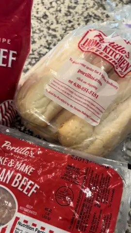 A taste of Chicago in the Southwest! Can you believe you can order Portillo’s nationwide?! #beefsandwich #chicagofood #portillo #portillos @portilloshotdogs 