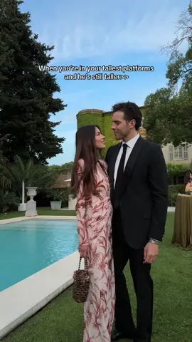 6’5, blue eyes. 👰🏻‍♀️🤍