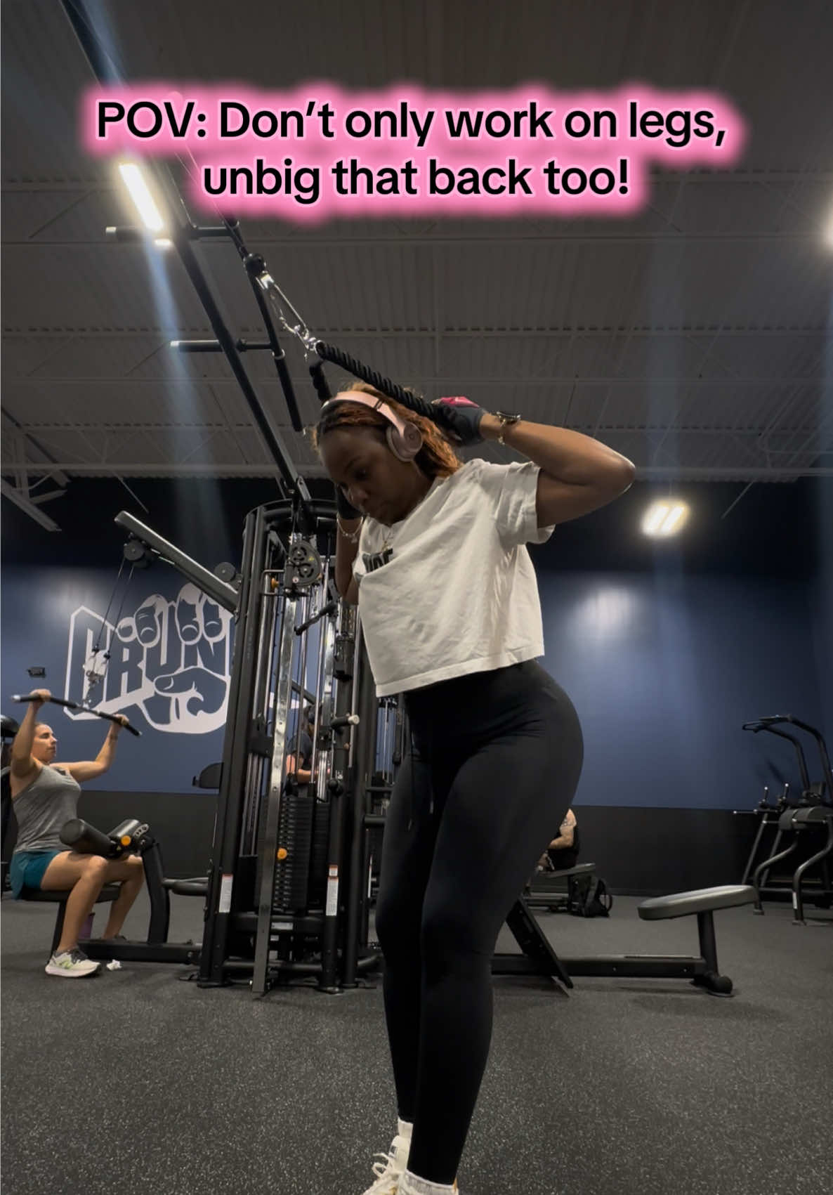 Gotta unbig that back this summa!!🙌🏽 Get consistent!!! 🔥 #gymbae #backworkout #unbigmyback #summatimefine #backgoals #backworkouts #gymtimeworkout #gymgirlie #nikeoutfit 