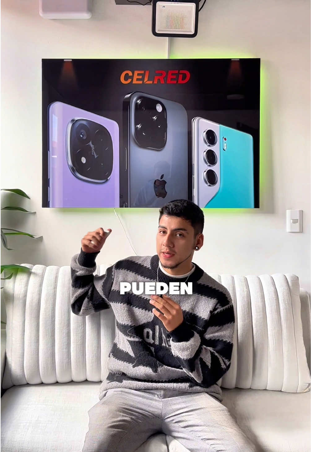 Instalando este cuadro en resina epoxica para una empresa de celulares ✨ #decoraciondeinteriores #cuadrosdecorativos #cuadrosenresina #colombia 