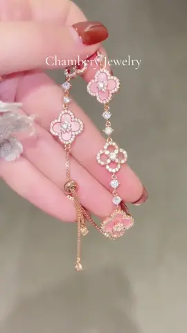 💖 Vẻ đẹp tinh tế, toả sáng mọi khoảnh khắc. Sở hữu ngay chiếc vòng tay siêu đẹp ✨