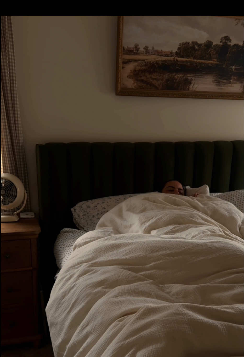 My favorite time of day is hand flex scene o’clock. ✊🏼✋🏼✊🏼 #cozy #cozyvibes #cozyaesthetic #prideandprejudice #prideandprejudice2005 #cozyday #rainyday #rainydayvibes #cozyathome #fyp #foryou #foryoupage #handflexscene 