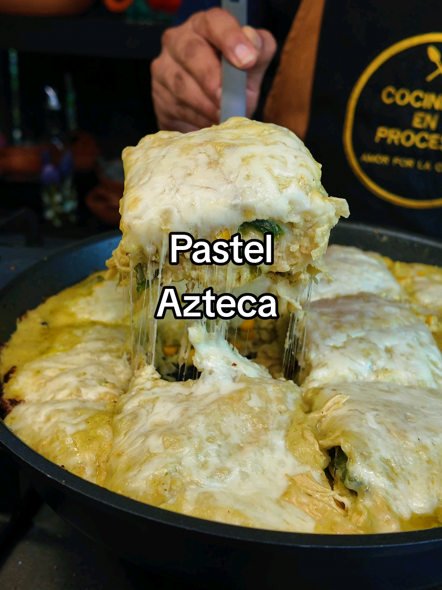 ¡Pastel Azteca en salsa de Poblano! #yosoycocinero #recetas #recetasmexicanas #comidamexicana #recetafacil #pastelazteca #salsadePoblano 