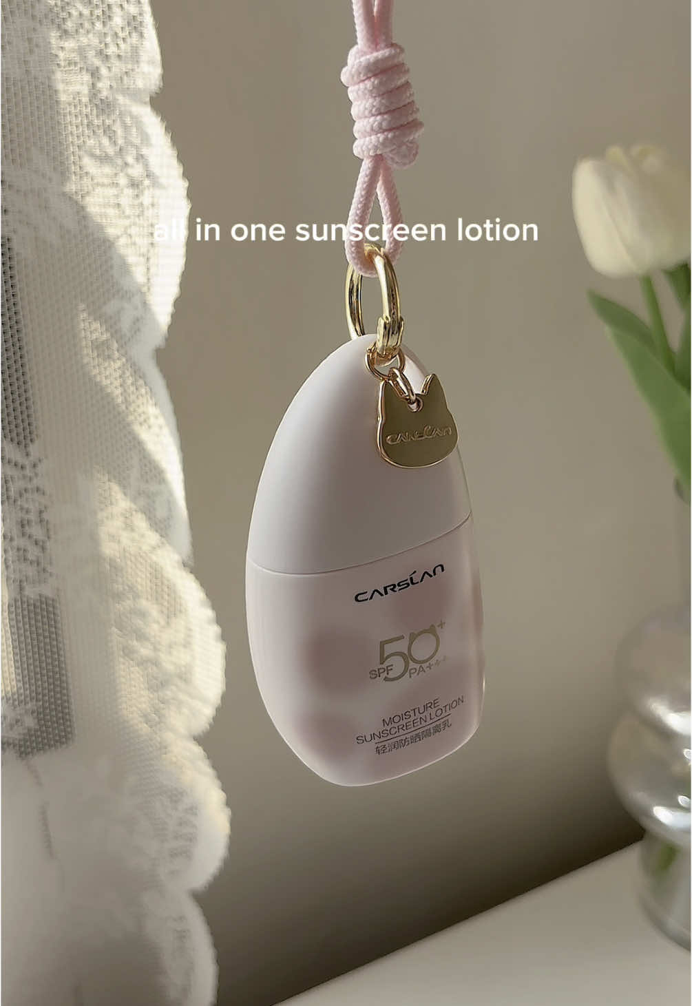 Natural finish, high protection. Kulit pun nampak smooth gila! Dapat cat charm lagi tu 🐱✨ #carslan #carslanmy #skincaremalaysia #makeupmalaysia #sunscreen #glowingskin #skincareroutine #BeautyTok #tiktokmademebuyit 