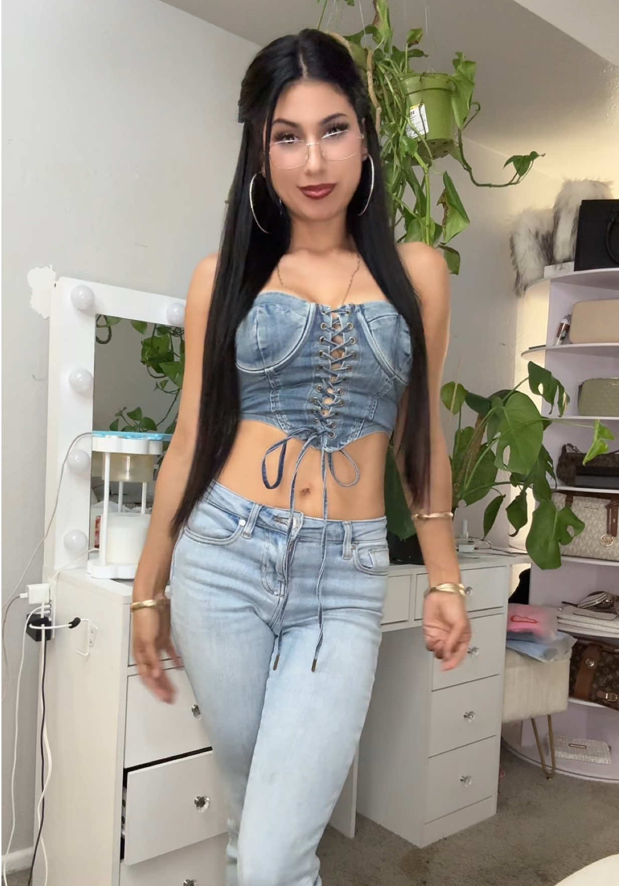 Got the size xs 💕@Fashion Nova #fashionnova #jeancroptop #croptop #jeantop #denimcroptop #cutetops #y2ktops #tiktokshopcreatorpicks 