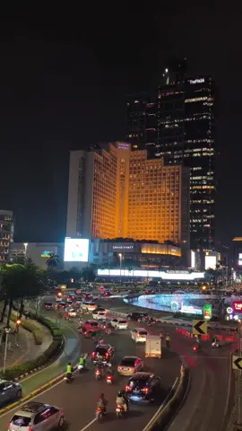 Syahdu bgt malem malem di area bundaran hi 😇 #jakarta #xyzcba #fypシ゚ #fyppppppppppppppppppppppppppppppppppp #fyp #trend #trendingvideo #leica #xiaomi #xiaomi14tseries #xiaomi14t #xiaomi14tpro #bundaranhi #jakartapusat #jakpus #jakartakeras #tosari #grandindonesia #plazaindonesia #kempinski #grandhyatt 