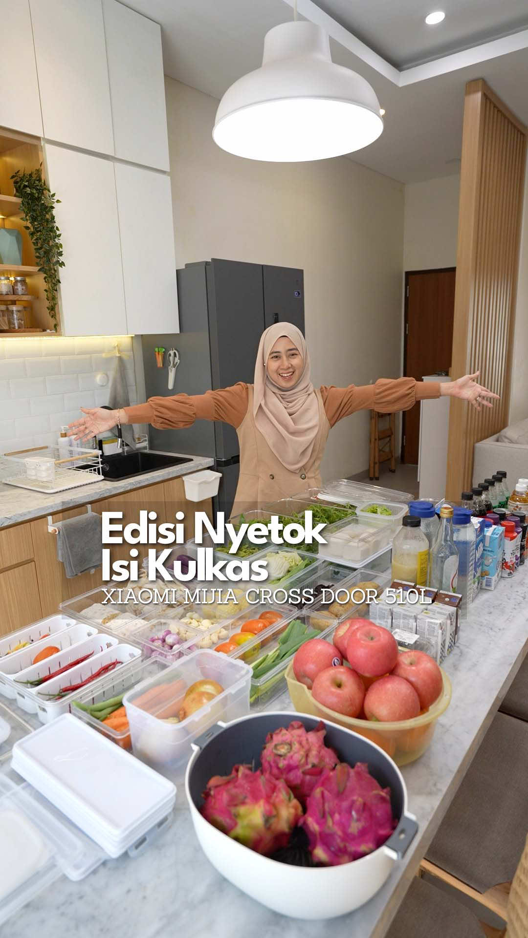 Edisi nyetok isi kulkas ✨ Paling seneng kalo liat kulkas rapi soalnya bikin mood naik. Ada yang sama ga? Apalagi kalo kulkasnya muat banyak gini belanjaan aman masuk semua, mantep nih emang kulkas Xiaomi Mijia yang baru, slim tapi jumboo! @Xiaomi Indonesia  #LiveRightLiveSmart #KulkasXiaomi
