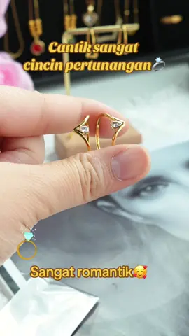 👈Cincin pertunangan yang sangat cantik, sangat berkilauan, begitu romantis.✨💍#ring#cincin#cincohargreves#cincinnati#cincincouple#cincinemas#jewelry#CincinBerlian#berlian#💍#💎#CincinKahwin#cincinnatibengals#kecantikan#rings#loveyou#romantik#singsing#women#fashiontikto#fashiontiktokage❤️❤️ 