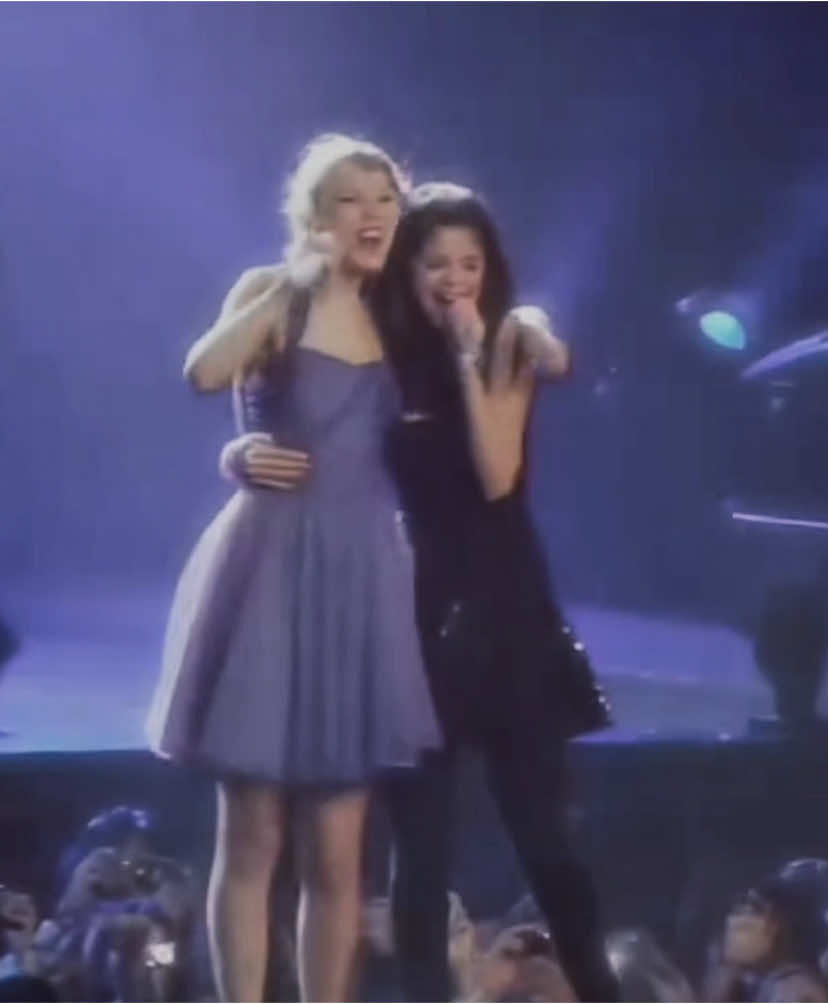 They never go out of style | #selenagomez #taylor #selenator #swiftie 