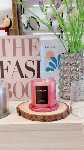 Bước vào không gian của những nốt hương khi dịu dàng thanh mát, khi ngọt ngào đáng yêu, lúc trầm ấm dễ chịu… cùng dòng nến thơm Taste Life🌷 Ghé Cỏ để thử từng nốt hương và tìm ra mùi hương dành cho căn phòng của riêng bạn nha😊 #cohomedecor #trangtri #nenthom 