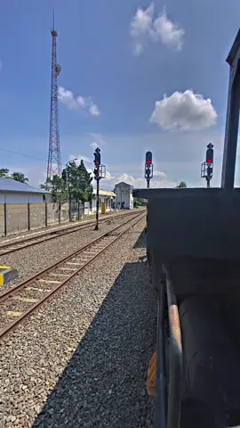 LANGSIRAN ☀️💥 #CapCut #fyp #fypage #keretaapi #keretaapiindonesia #kai121_ #railfansindonesia #railfansoftiktok #kai121 #keretaapikita #railfans #fypシ゚ 