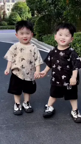 Áo cộc tay hoạ tiết bướm xinh xắn cho bé, 2 màu sẵn hàng ạ  #quanaotreem#quanaoquangchau#quanaomuahe#setbetrai#setbetraihanquoc#aobuom#aohinhbuom#quanaohottrend 