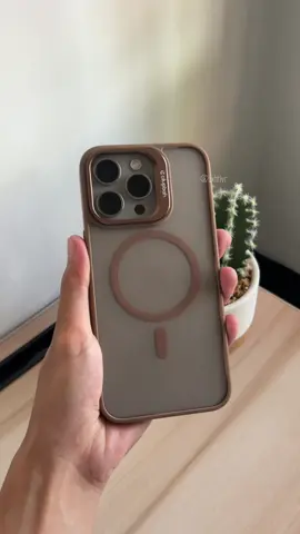 Case keren bukan cuma soal tampilan, tapi juga fungsi! 📱 CILUPBAH Frosted MagSafe Stand Case ✨ Matte-finish kece 🧲 Support MagSafe 📏 Ada stand-nya, tinggal sandarin & nonton! #CILUPBAHCase #MagSafeStand #iPhoneCaseKece #GadgetAesthetic #magsafecase  #caseiphone #casehp 
