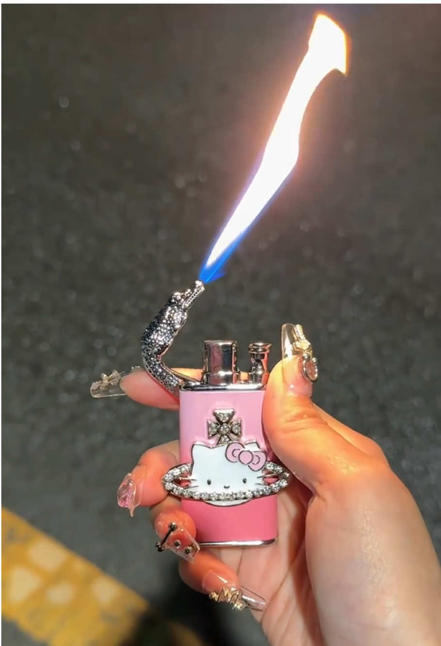 #hellokitty #lighter #lighters #cutelighter #coollighters #cool #gift #tiktokshop #fyp 