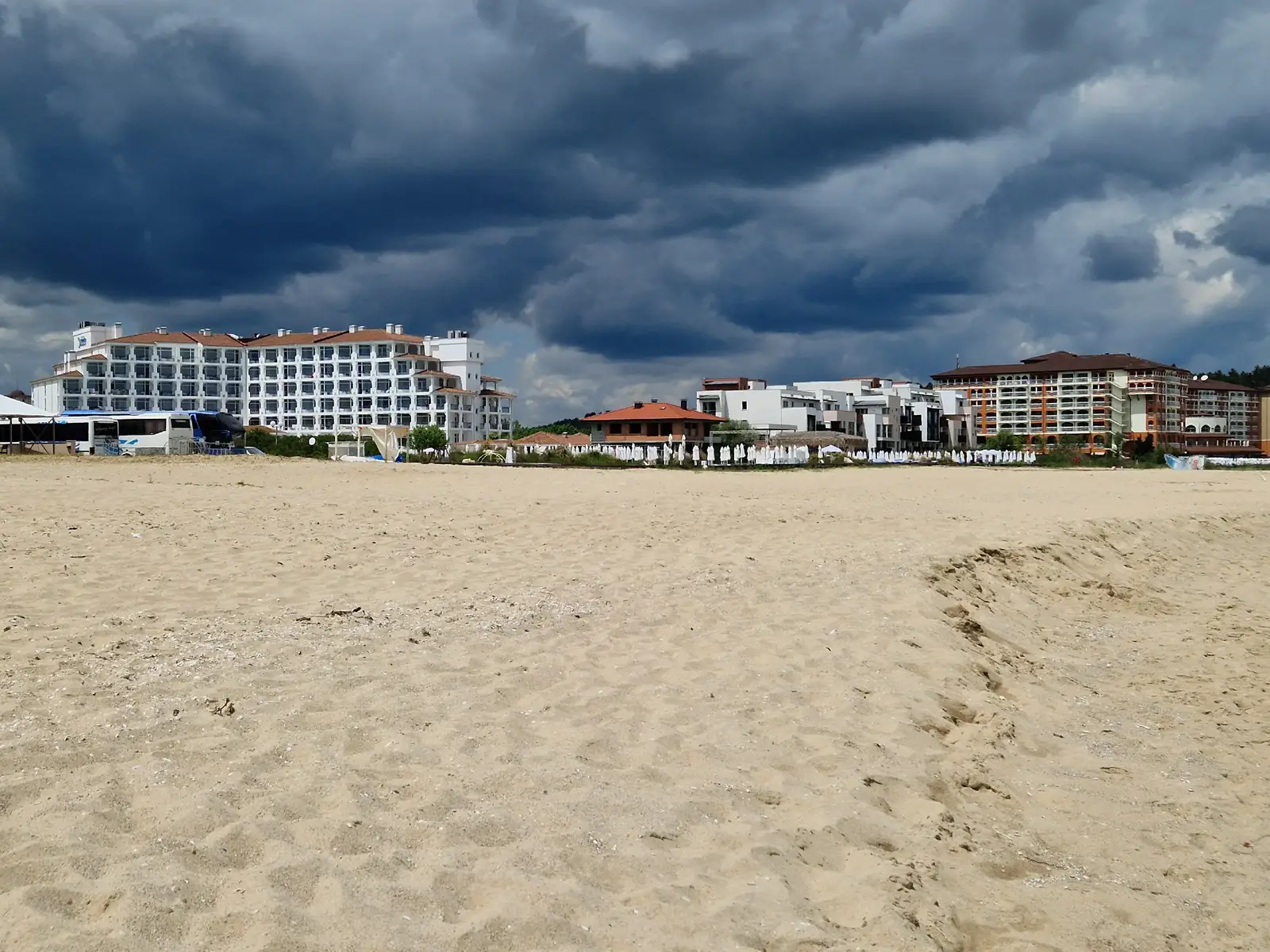 week at the Sol Luna Bay May 2025 with tui,  weather started a bit unpredictable but lovely when clouds and rain cleared, beautiful hotel, brilliant food with a healthy corner including gluten free foods, free gym, indoor pool, plenty of entertainment for the children, adult entertainment could of been better of an evening, shuttle bus (small charge) to Ozbor from the front of the hotel.  lovely little water park with slides just to the side of the hotel free for guests  #sollunabay  #sollunabayresortbulgaria #obzor #bulgaria #tui #familyfriendly 