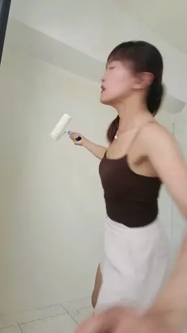 房仲解鎖技能 這輩子第一次刷油漆 就獻給...我的屋主