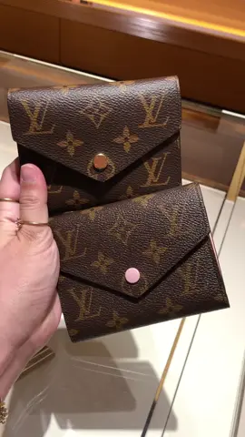#LOUISVUITTON #VICTORINE WALLET ✨ 💬 Secure this stunning piece today with our hassle-free layaway plans—up to 6 months to pay!💫   📲 Ready to shop? Send us a DM, Viber, or WhatsApp at 0921-773-0042 for a seamless shopping experience! FB: @wish.want.own ☑️ IG: @wish.want.own_official ☑️ #PersonalShopperPH #ShoppingServicePH #ShopperPH #LouisVuittonPH #GucciPH #DiorPH #YSLPH #CartierPH #HermesPH #BottegaPH #RolexPH #ChanelPH #LoewePH #RimowaPH #LongchampPH #BalenciagaPH #ChanelPH #GoyardPH #PolenePH #FendiPH #GentleMonsterPH #TissotPH #BvlgariPH #PradaPH #MoynatPH #LuxuryBagsPH #Fashion #Luxury #Styling #BagsPH #WatchesPH #ShoesPH #LegitSellerPH